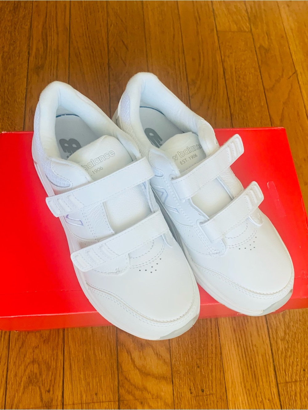 New Balance 928 V3 Women’s Leather Hook & Loop Walking Shoes Size: 7